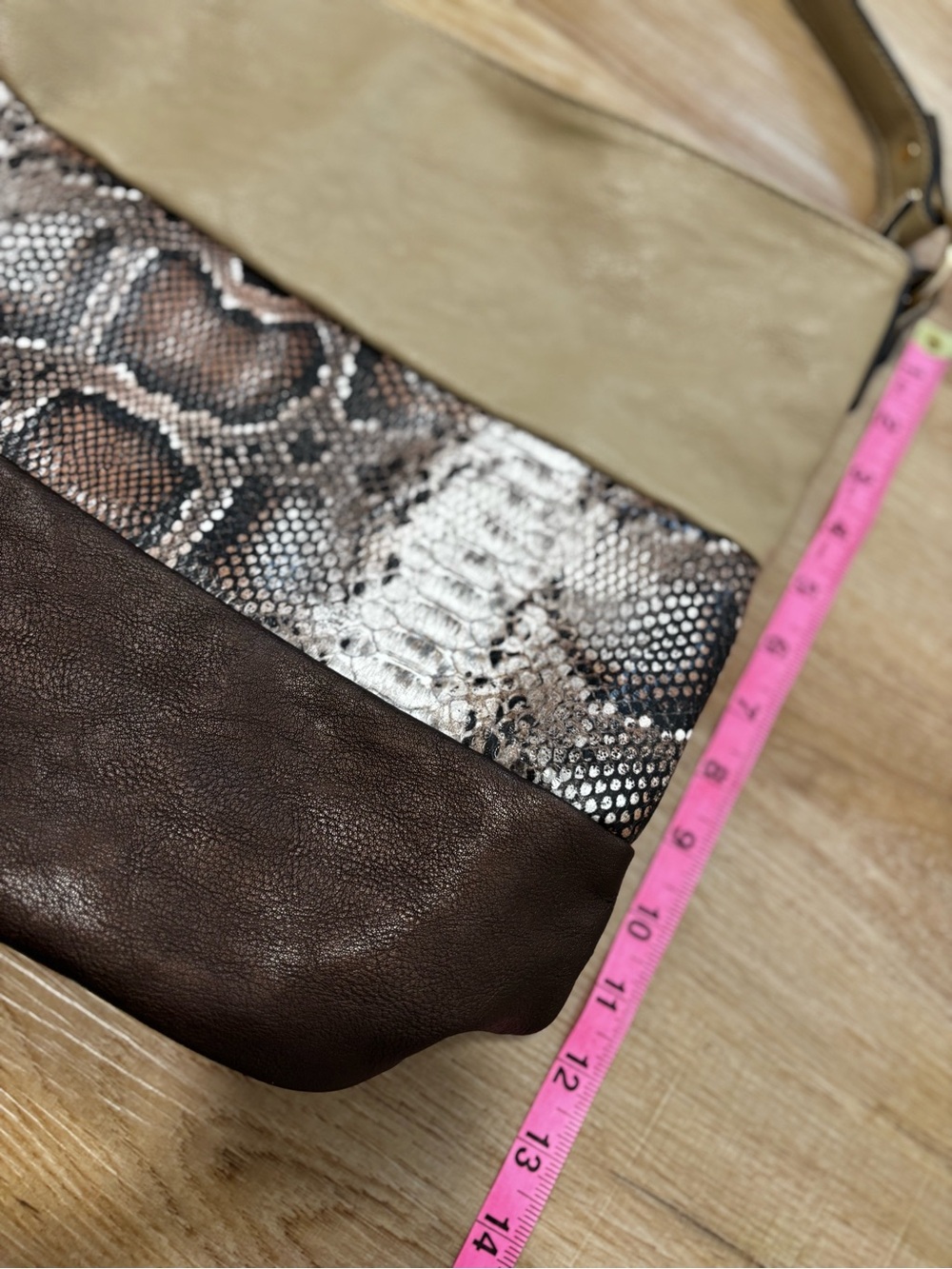 Peter Nygard Tri-Panel Hobo in Taupe, Snake Print & Dark Brown Shoulder Bag - Picture 10 of 13